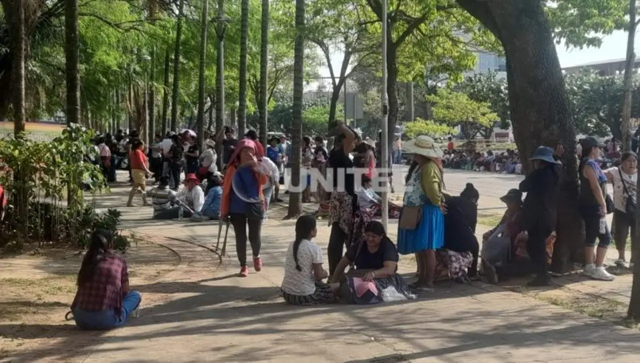 Gremiales marcharon pidiendo despejar las calles de la Ramada, la concesión de mercados y un reglamento consensuado