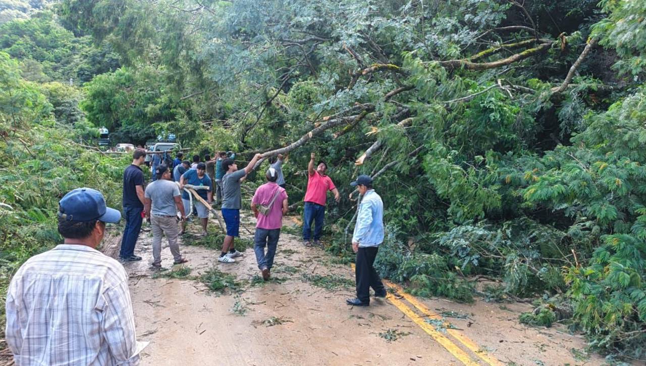 Tras nuevos deslizamientos, suspenden la circulación por la ruta a los valles cruceños