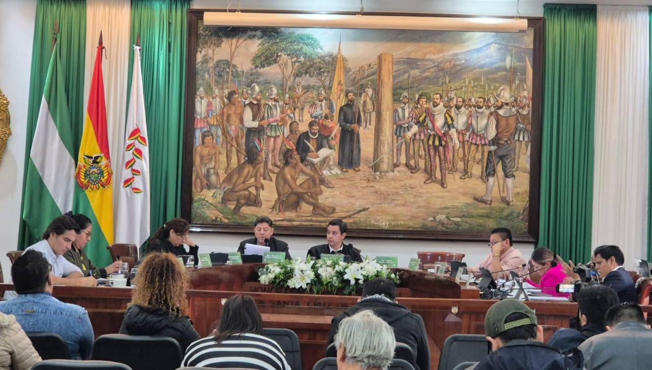 “No se paga sueldos y se le debe a todo mundo”: Presidente del Concejo cruceño denuncia que Alcaldía no tiene liquidez