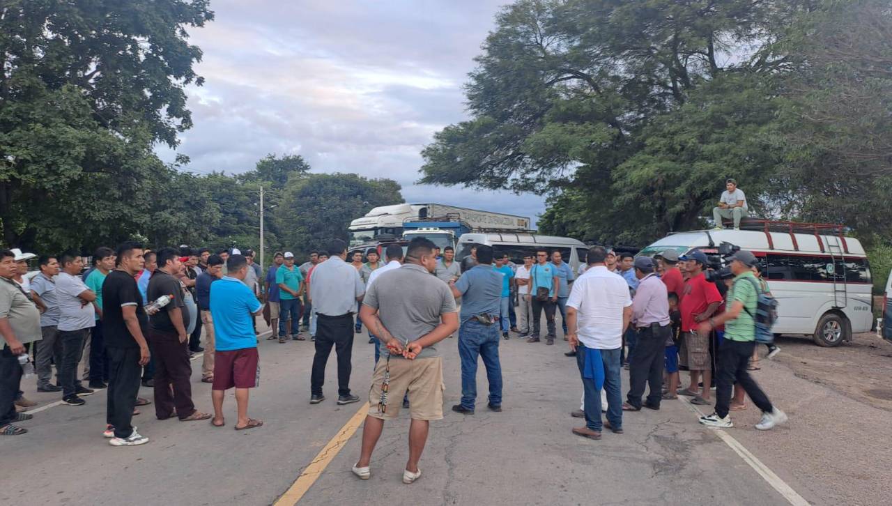 Tras acuerdo con YPFB, transportistas interprovinciales levantan el bloqueo en la ruta a Argentina y al Chaco cruceño