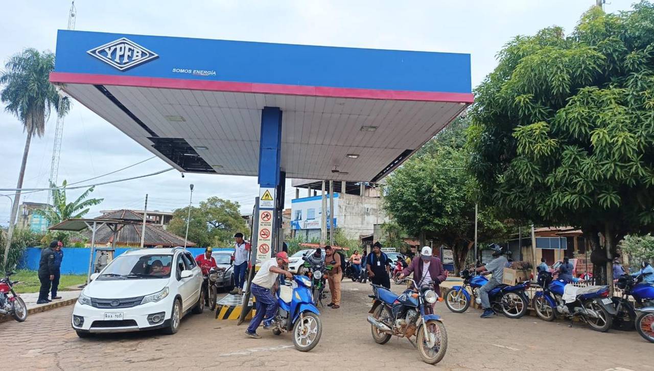 Bolivia: Gasto en combustible ronda entre $us 40 y 50 millones a la semana, según ministro