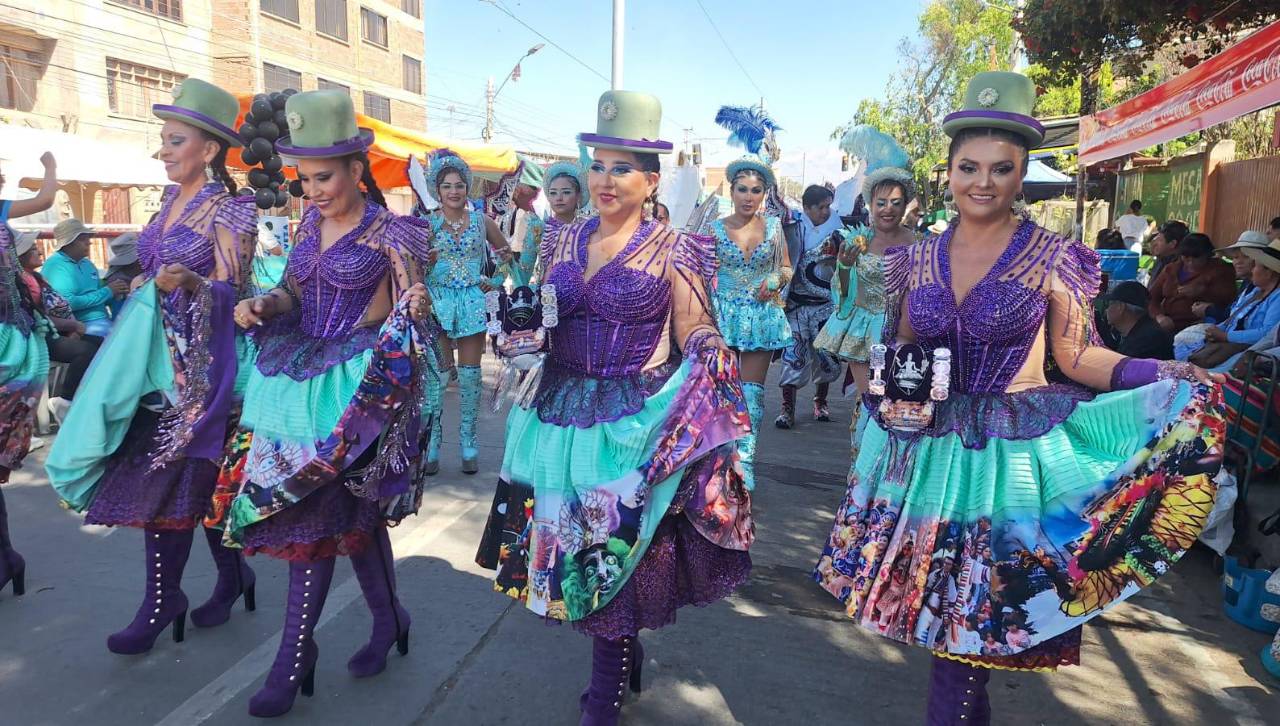 Festividad de Urkupiña: Arranca la entrada folclórica, fraternos hacen su recorrido en honor a la virgen