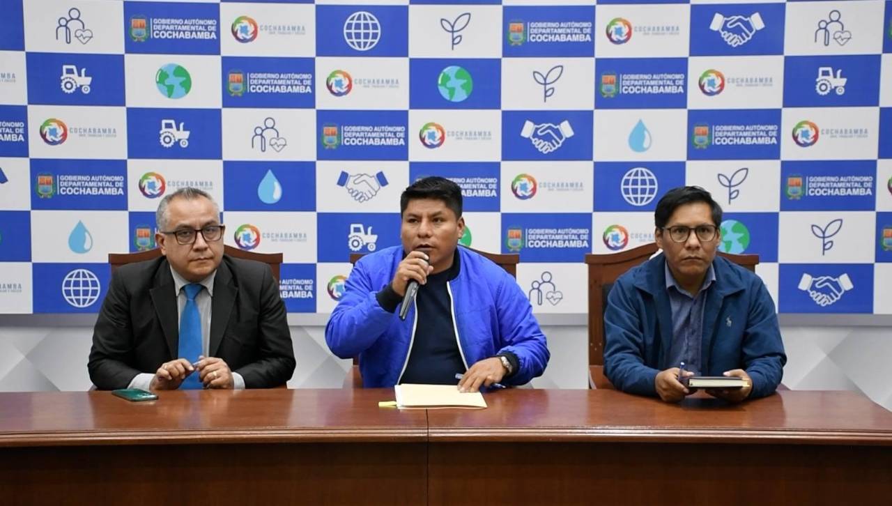 Loza presenta proyecto de ley departamental para reducir un 7% los salarios de funcionarios 