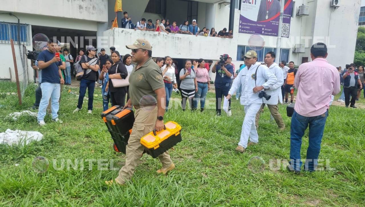 Una joven universitaria cae desde un edificio en el predio de los módulos de la Uagrm 