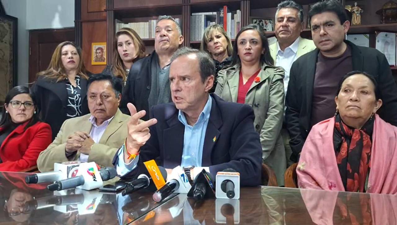 Tuto al Gobierno: “Con los insurrectos y antidemocráticos, apliquen la Ley”