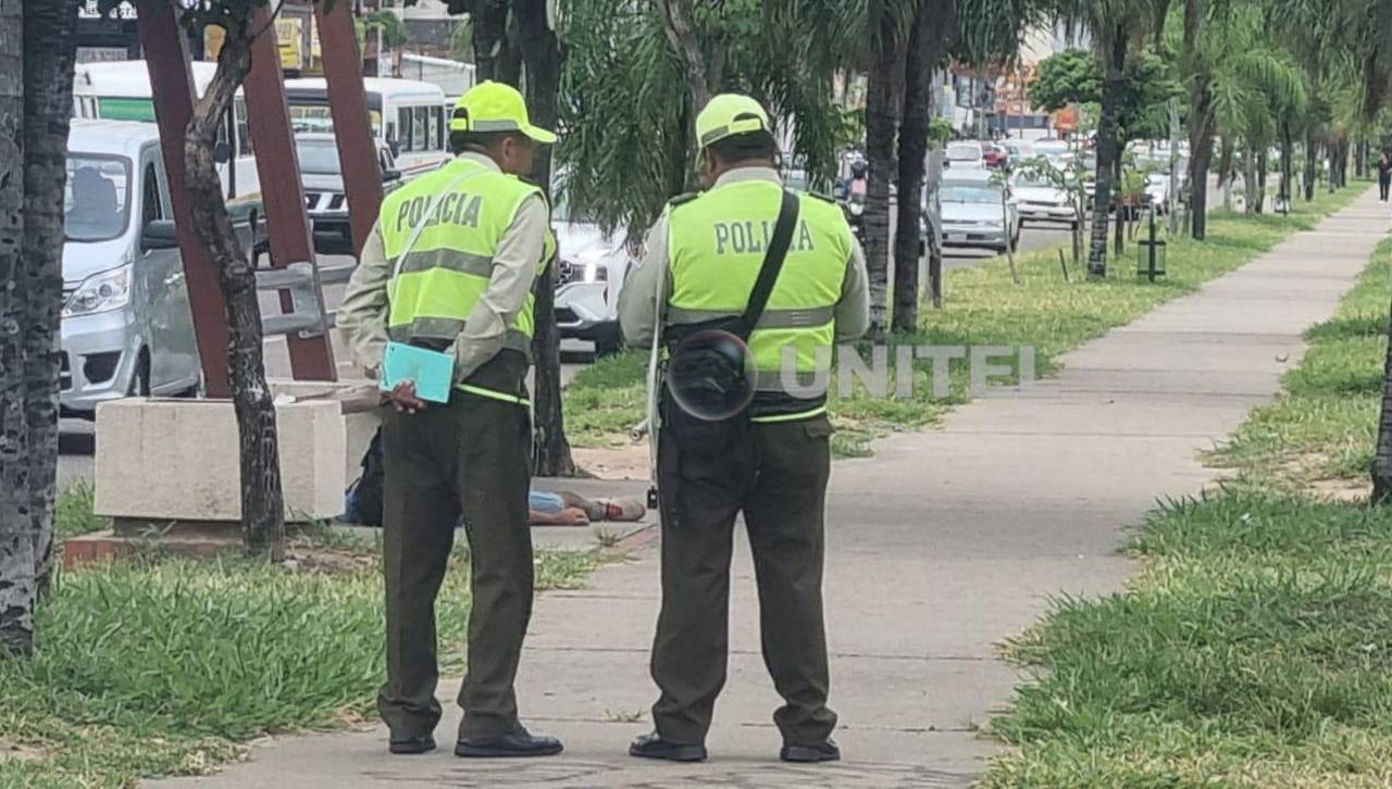 Santa Cruz: Hallan a un hombre sin vida y con un maletín negro en el segundo anillo y doble vía La Guardia