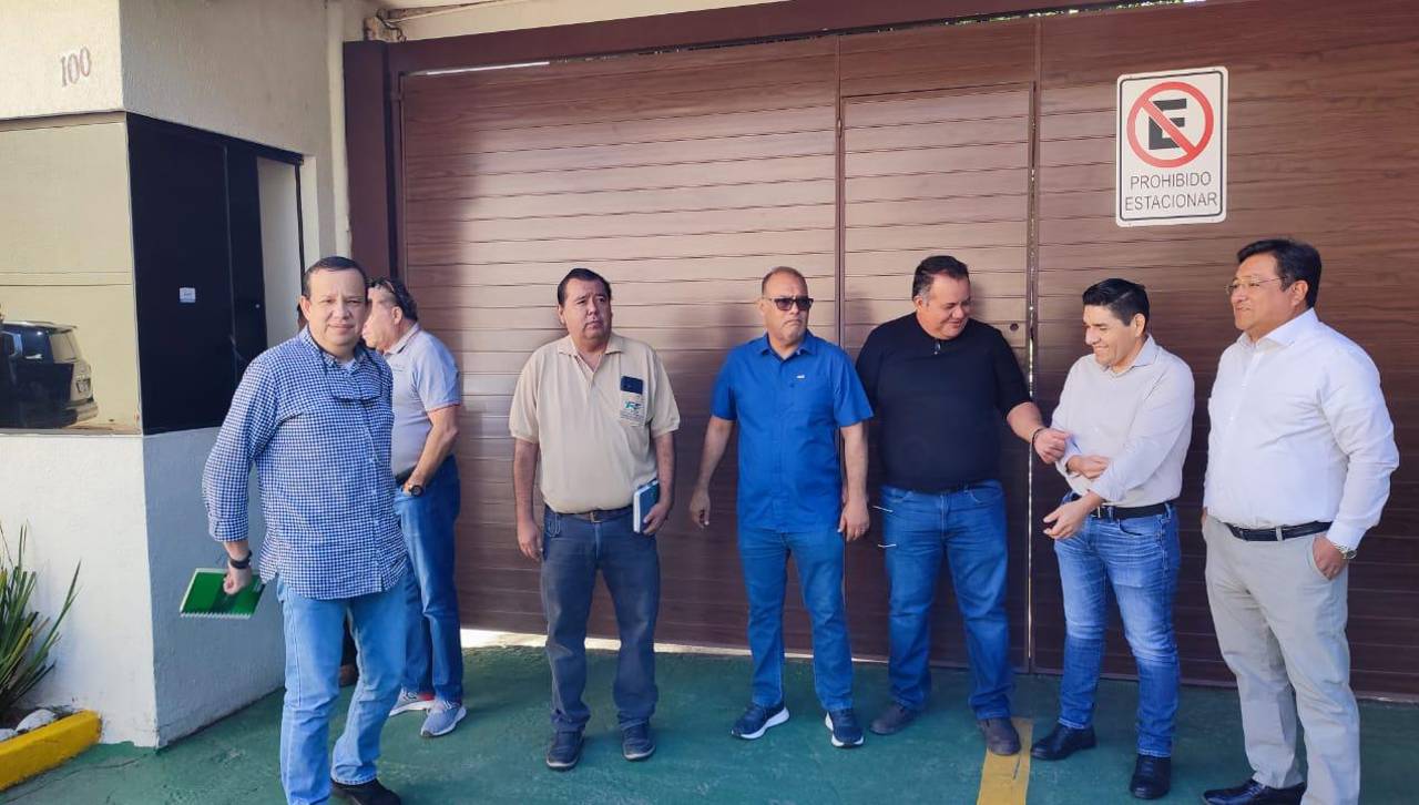 Cisterneros y YPFB se reúnen para evitar paro anunciado para este lunes