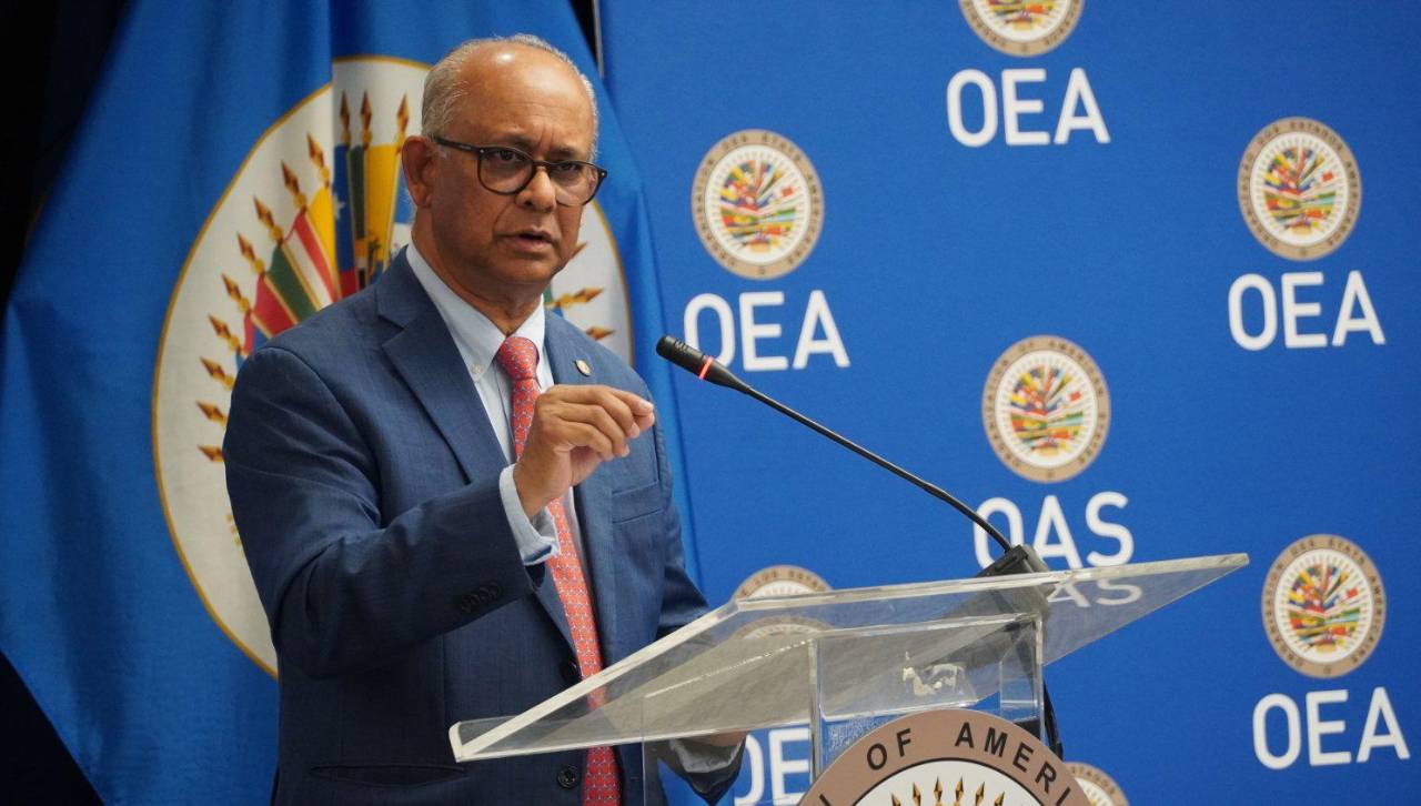 Secretario General de la OEA respalda al Gobierno de Rodrigo Paz, condena hechos violentos y pide diálogo