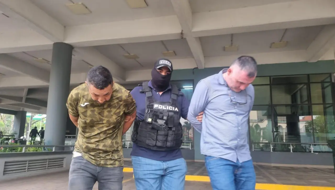 Envían a la cárcel a cinco colombianos acusados de atracar y robar Bs 400.000