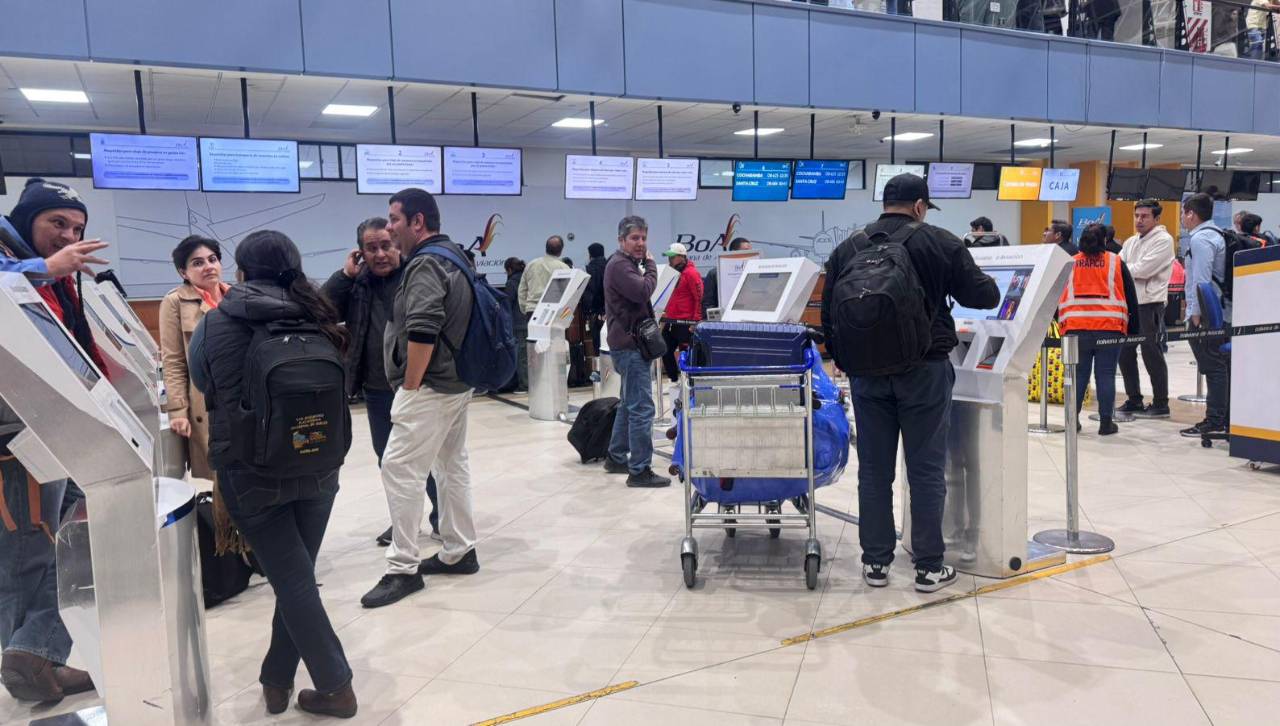 Vuelos cancelados productos del accidente aéreo en El Alto genera perjuicio a varios pasajeros