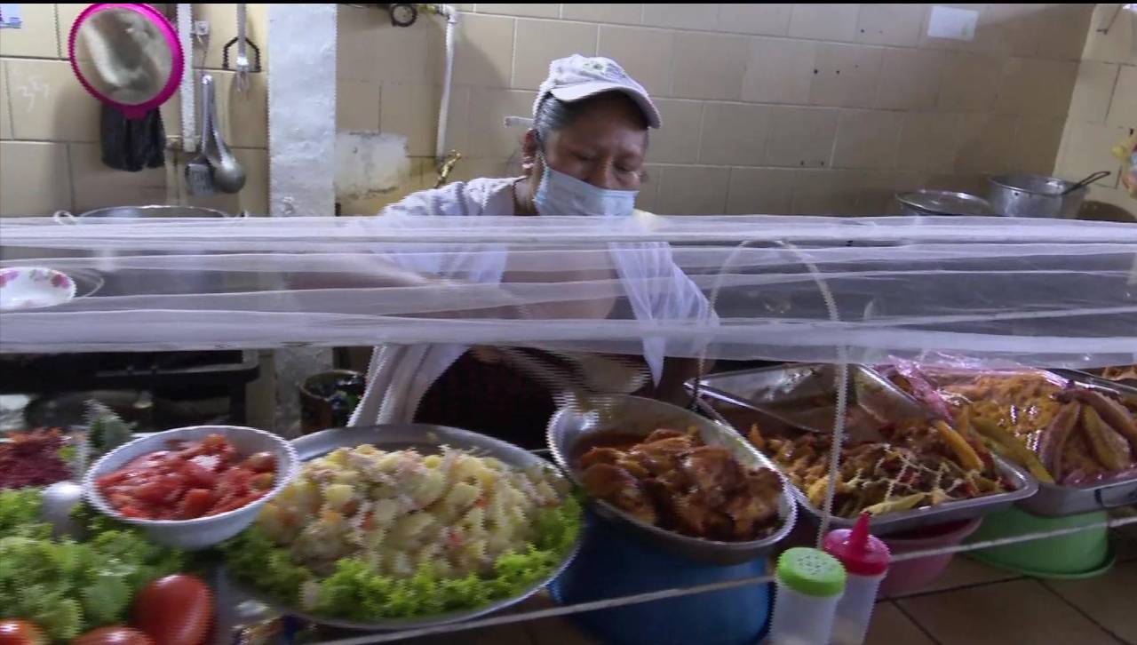 “No hay manera de dar almuerzo a Bs 10”, dicen vendedores de comida ante el incremento de precios en los insumos