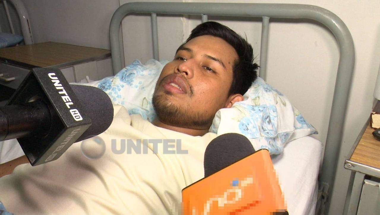 Motociclista atropellado tiene triple fractura en una pierna y exige que la conductora cubra su recuperación