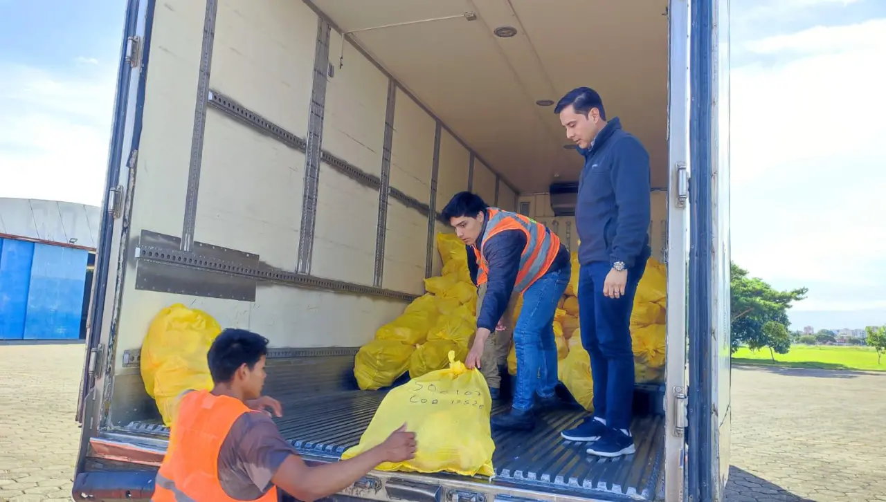 Por vía aérea llegan 10.000 Kilos de pollo a La Paz y El Alto ante bloqueos