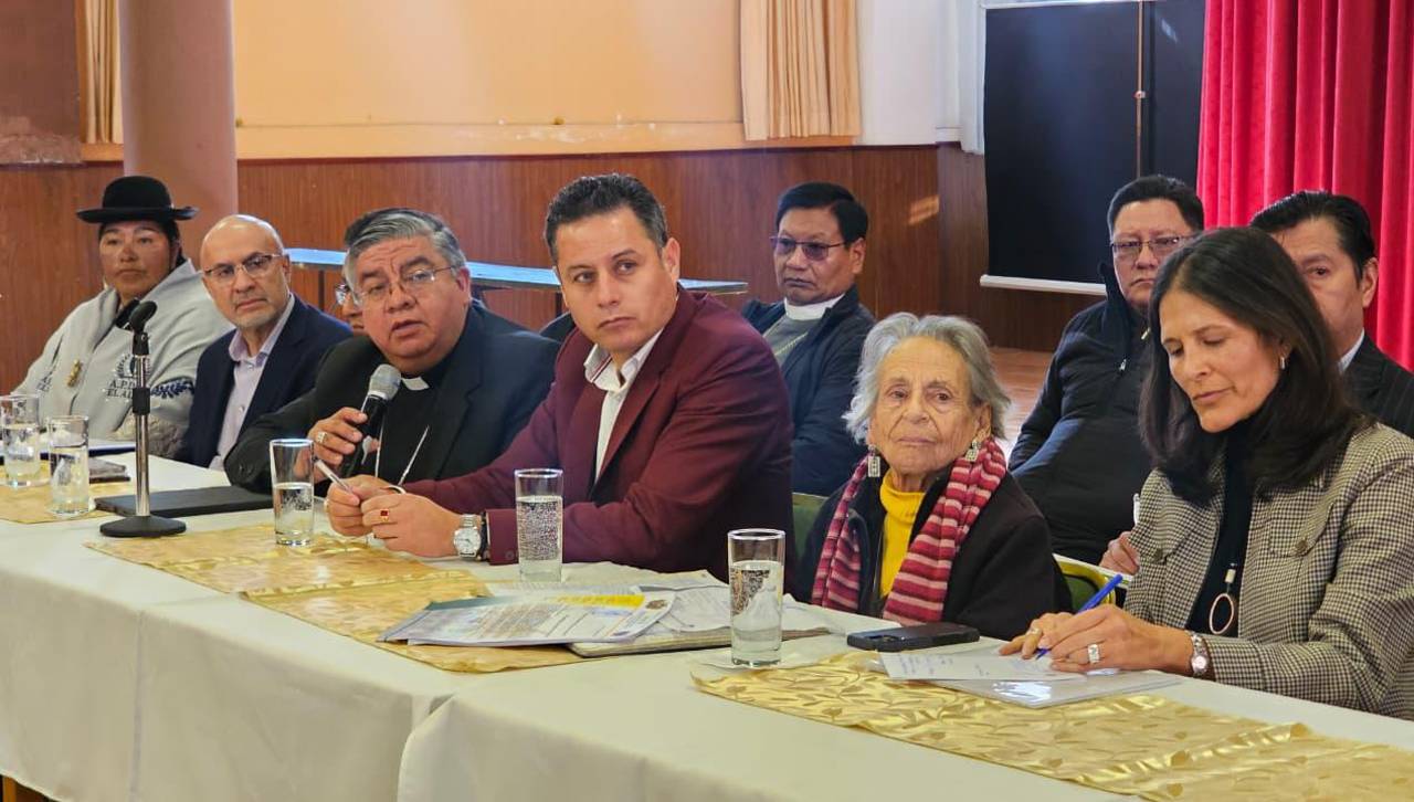Sin la COB ni los campesinos, se instala el diálogo que busca frenar los bloqueos en Bolivia