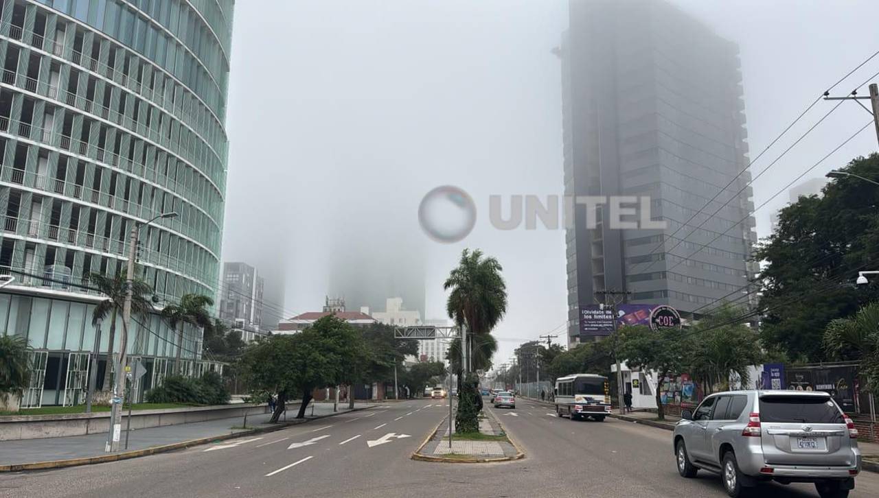 Video: Neblina cubre parte de edificios este jueves en la capital cruceña