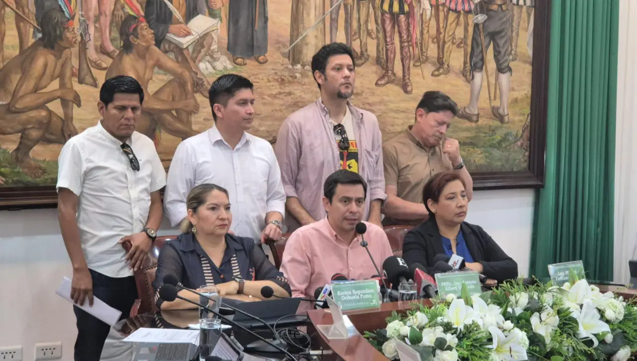 “Quiero pedir públicamente la renuncia del alcalde Jhonny Fernandez”, dice José Alberti en el Concejo de Santa Cruz
