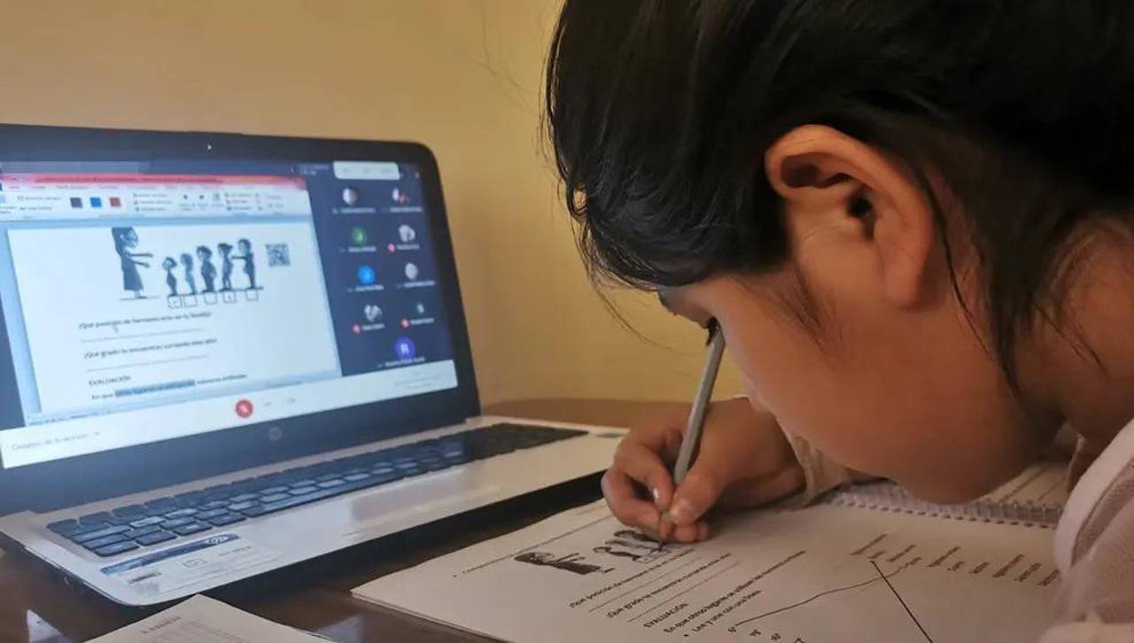 Educación: La próxima semana se volverá a evaluar si se cambia de modalidad de clases