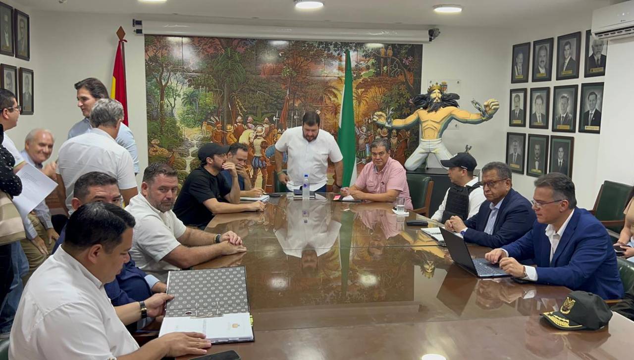 Cívicos se reúnen con el Gobierno, Fiscalía, Policía y otras autoridades por los crímenes en Santa Cruz