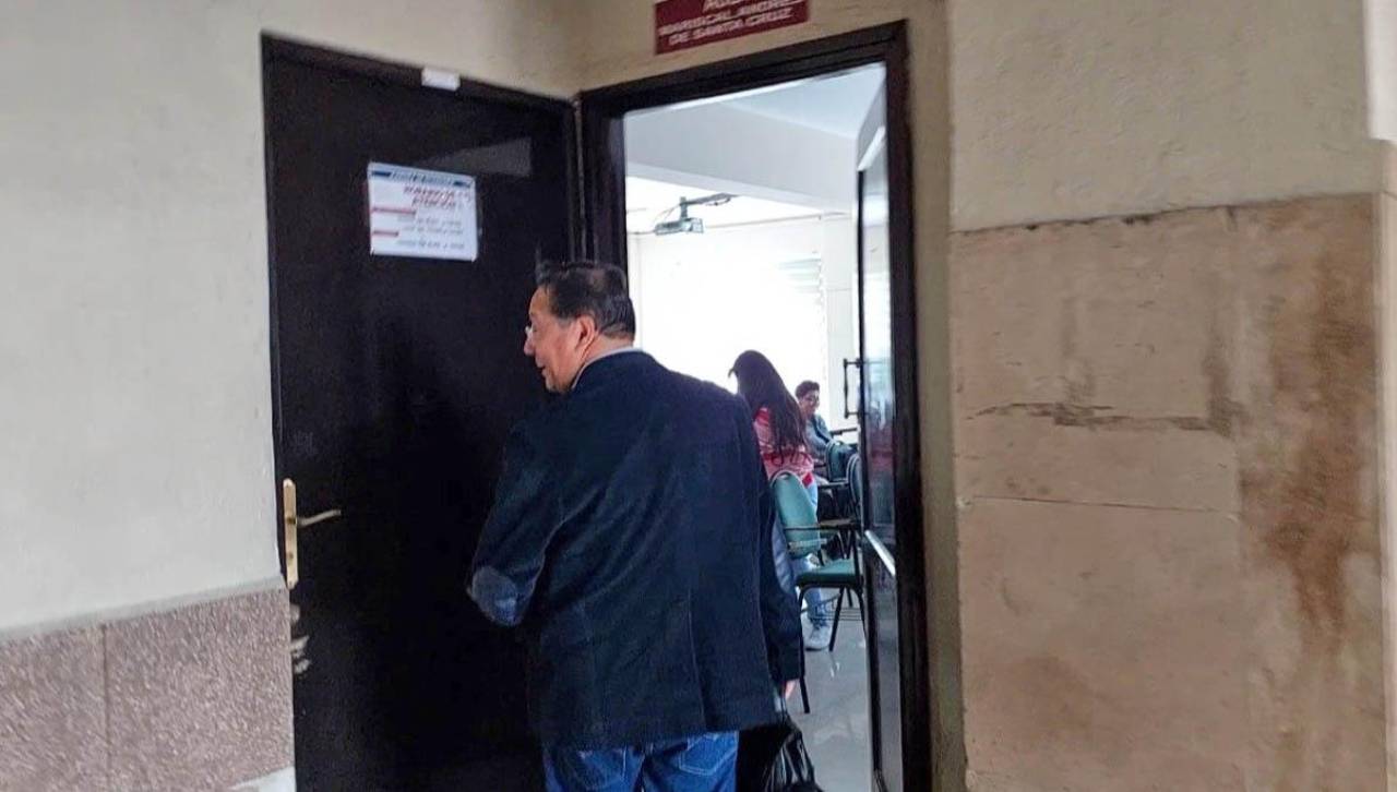 Arce responde a crítica: “¿Cómo puede enseñar Economía alguien que dejó en quiebra a Bolivia?”