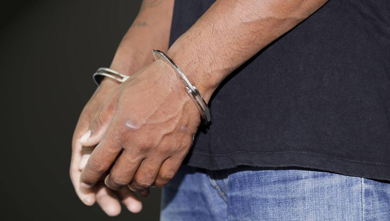 Cae sujeto que vendía gasolina a Bs 13 y Bs 18 el litro por redes sociales