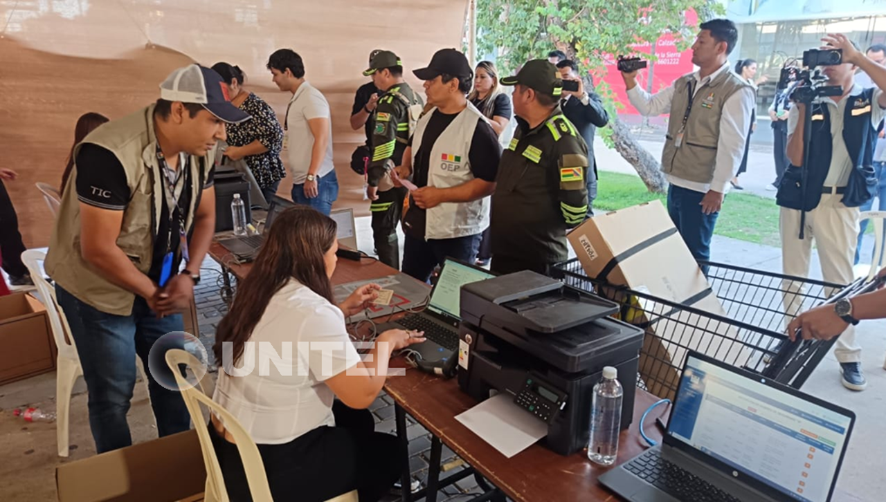 Las maletas electorales empiezan a llegar a centros de cómputo para el registro de actas