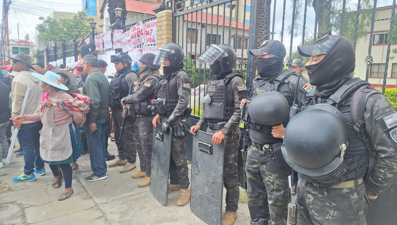 La Policía descarta intervenir en movilizaciones en Cochabamba, solo resguardan las zonas para evitar incidentes
