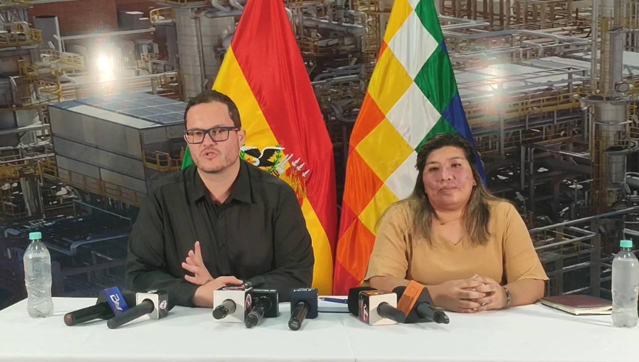 Filas en surtidores: YPFB desafía a choferes a formalizar la propuesta para traer combustible a Bs 3,07 el litro