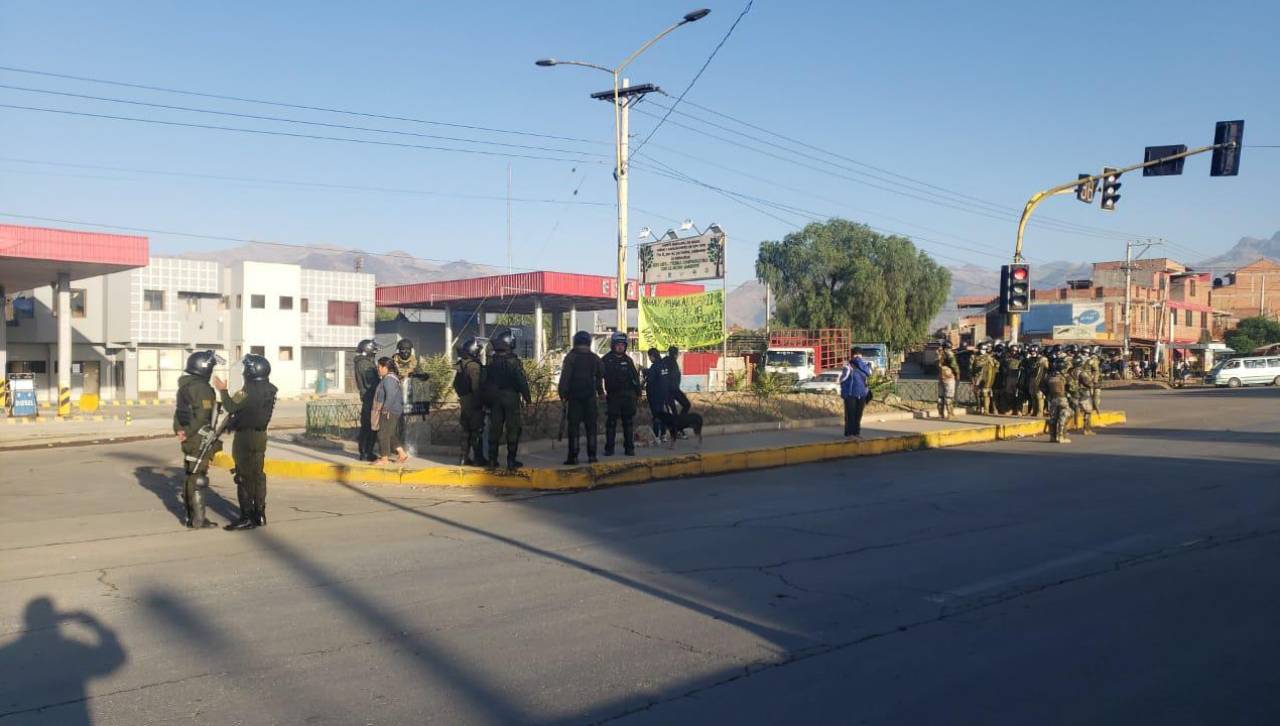 Policías y militares toman control de los puntos desbloqueados y cierran la circulación hacia Parotani