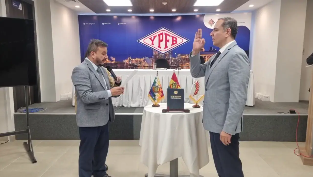 Akly asume en YPFB y contempla la continuidad de los contratos de abastecimiento de combustible