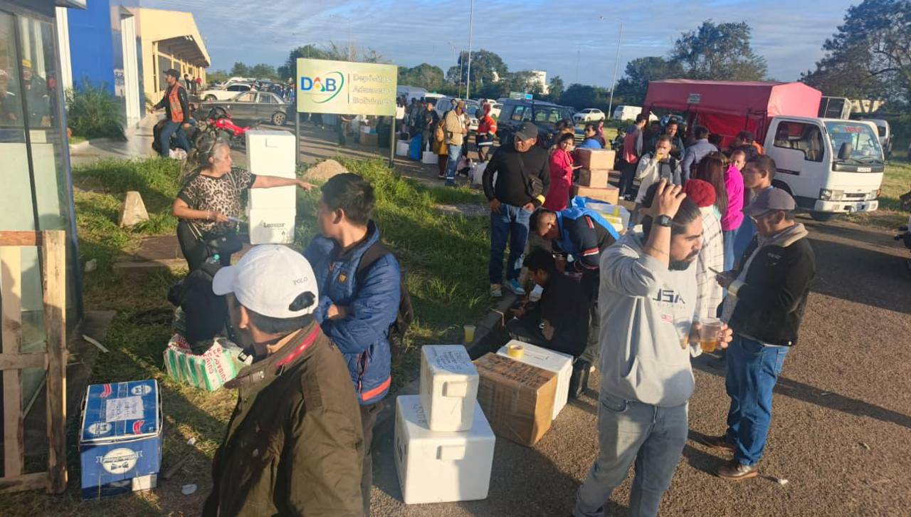 Se registran filas en Viru Viru para enviar encomiendas a La Paz y Cochabamba 