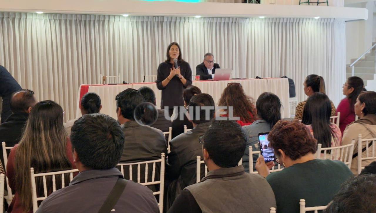 Se instala diálogo entre la ministra de Educación y el magisterio nacional