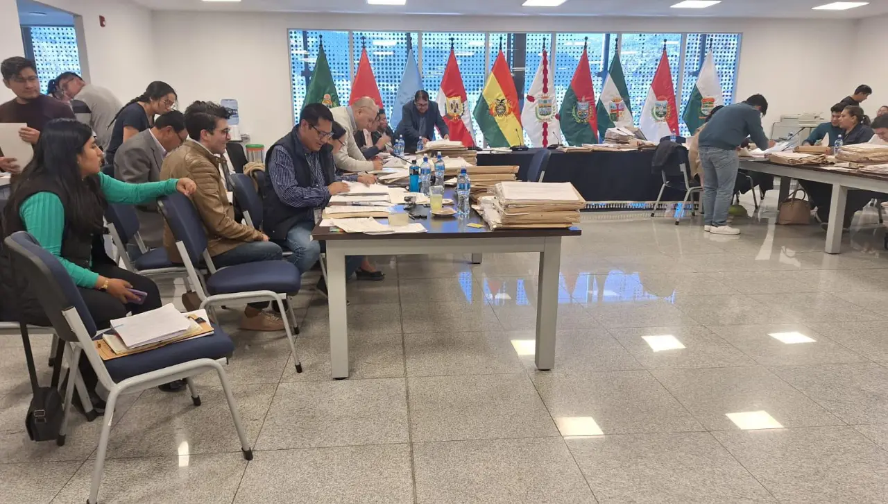 Comisión Mixta revisa los méritos de 366 postulantes a vocales del TSE