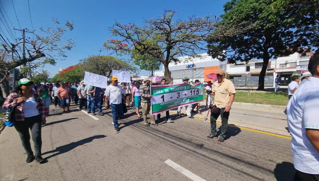Transporte cruceño anuncia un ampliado departamental este martes para determinar sus próximas medidas