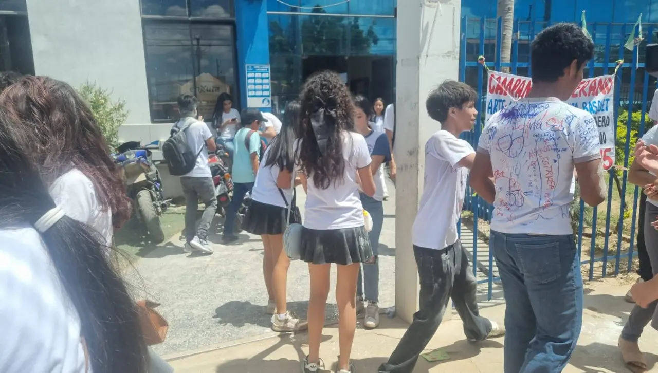 Santa Cruz: Varios colegios cerraron el año escolar este viernes