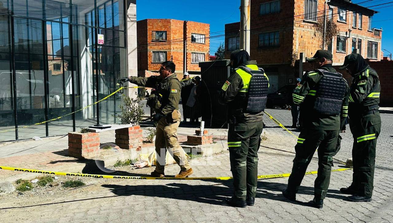 Hallan el cuerpo de una mujer dentro de una bolsa de yute en una calle de El Alto