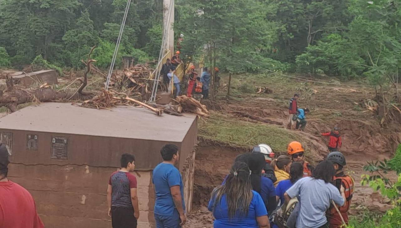 Gobierno espera declaración de emergencia, reporta siete municipios afectados en Santa Cruz y despliega a los Diablos Rojos