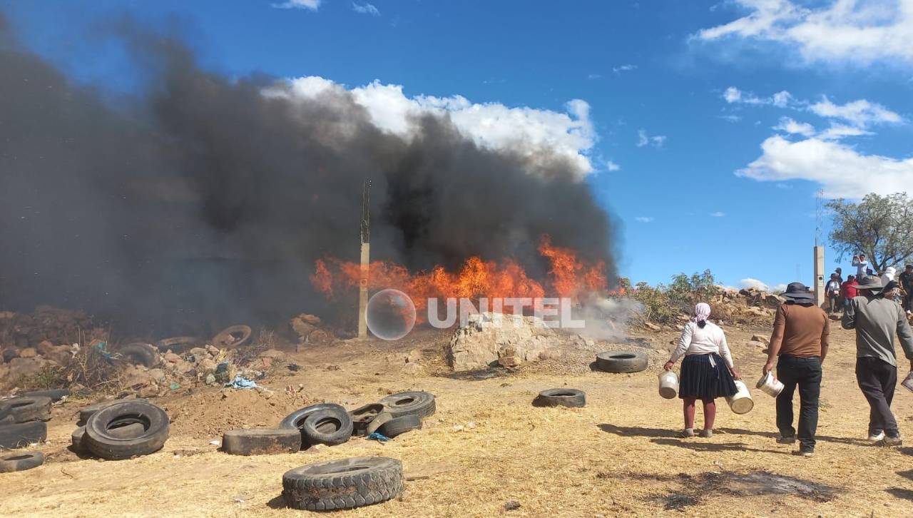 Registran un incendio en el cerro Cota, en medio de la peregrinación por la Virgen de Urkupiña