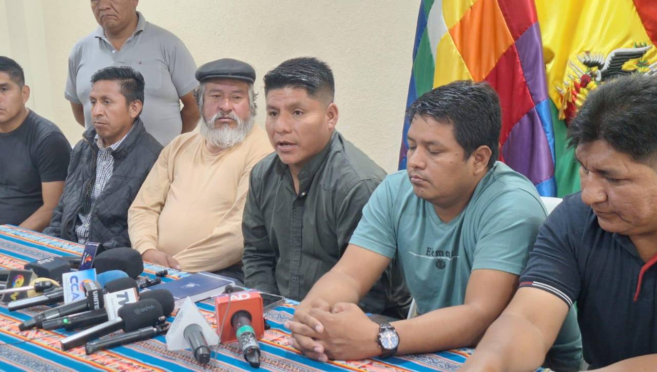 Loza pone en duda que foto del candidato Subirana con Evo Morales sea actual