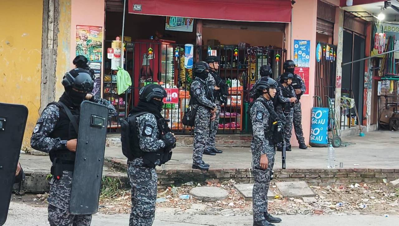 Megaoperativo policial: Se realizan allanamientos y se restringe el paso de vecinos en la zona de Las Palmas