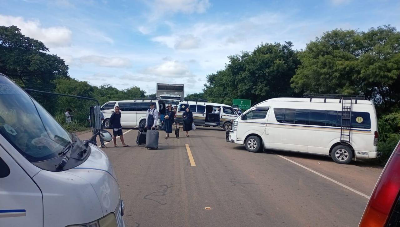 Transportistas interprovinciales de Abapó bloquean la ruta a Argentina y al Chaco cruceño