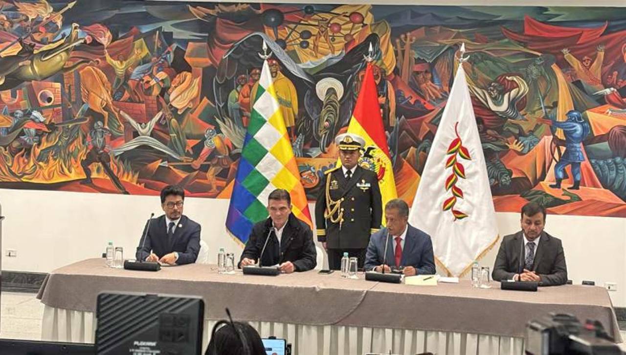 Gobierno denuncia que una red internacional alteró combustible de 5.000 cisternas y afectó 150 millones de litros en 5 meses