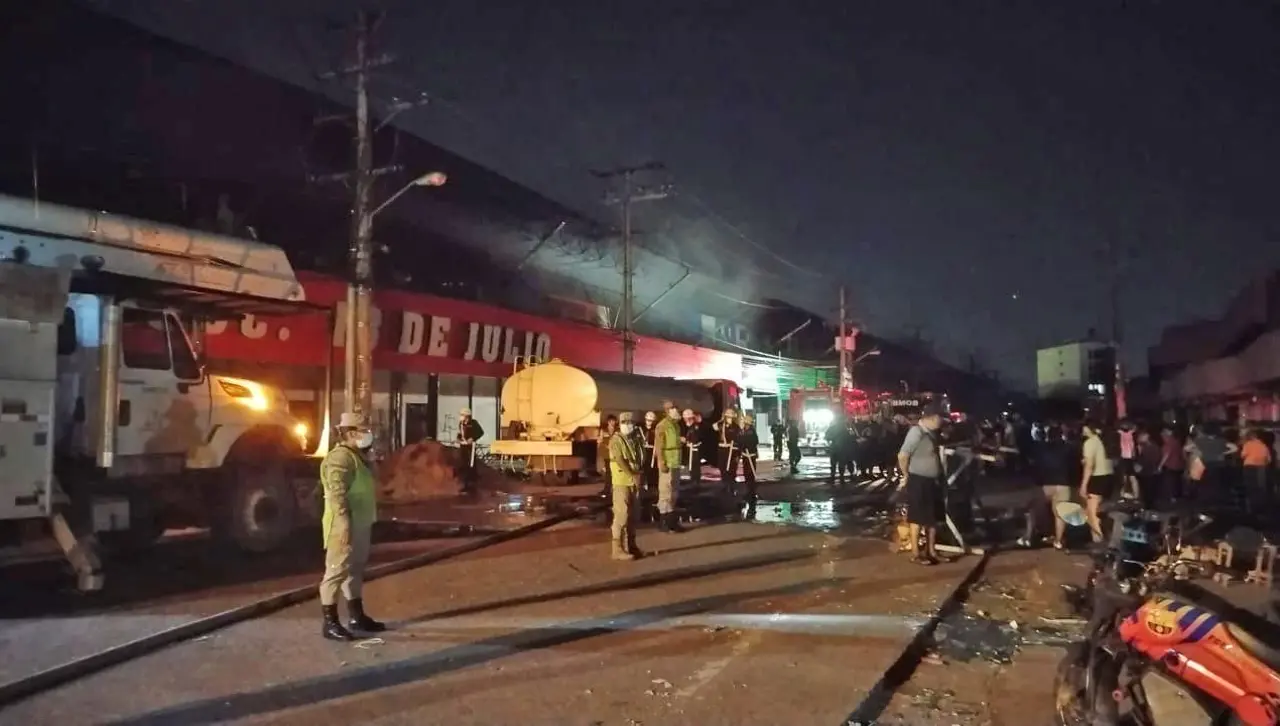 Cerca de 15.000 familias están afectadas por el incendio en Barrio Lindo y el Gobierno anuncia alivio financiero y tributario