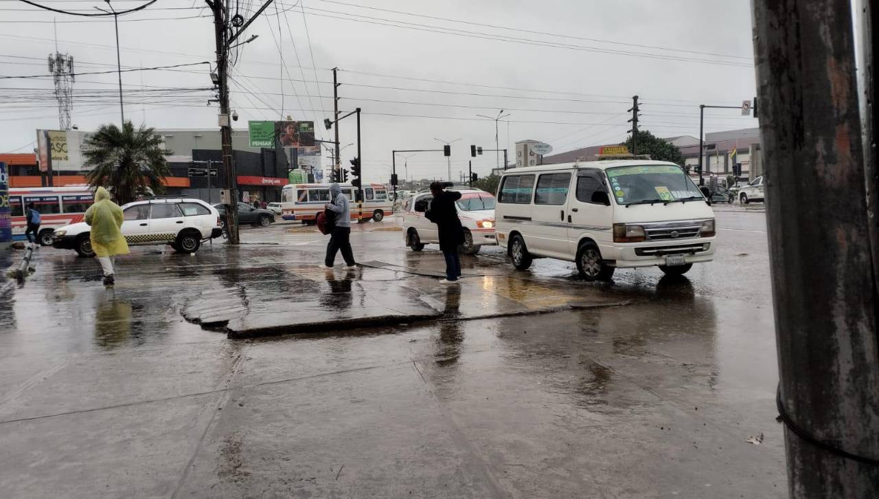 Lluvias seguirán hasta la primera semana de mayo en cinco departamentos del país