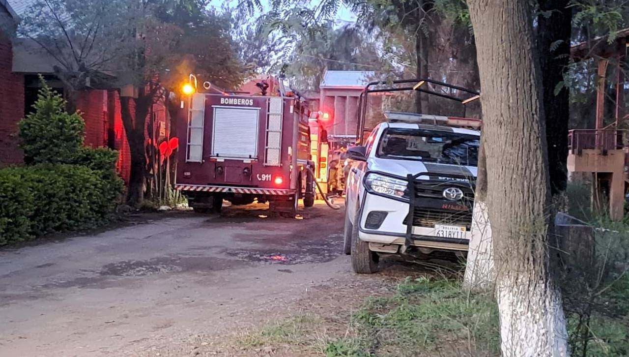 Voraz incendio en la Facultad de Agronomía de la UMSS moviliza a equipos de Bomberos