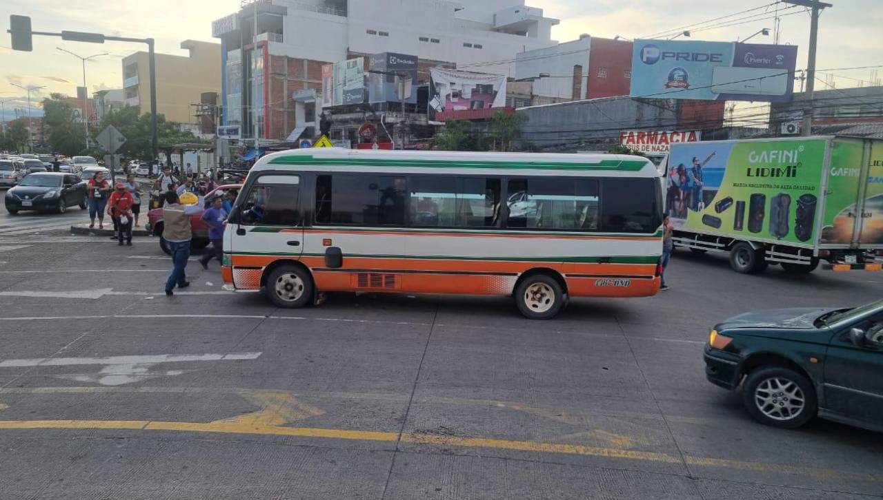 Concejal del MAS defiende alza del pasaje; dice que subió el precio de la canasta familiar y servicios 