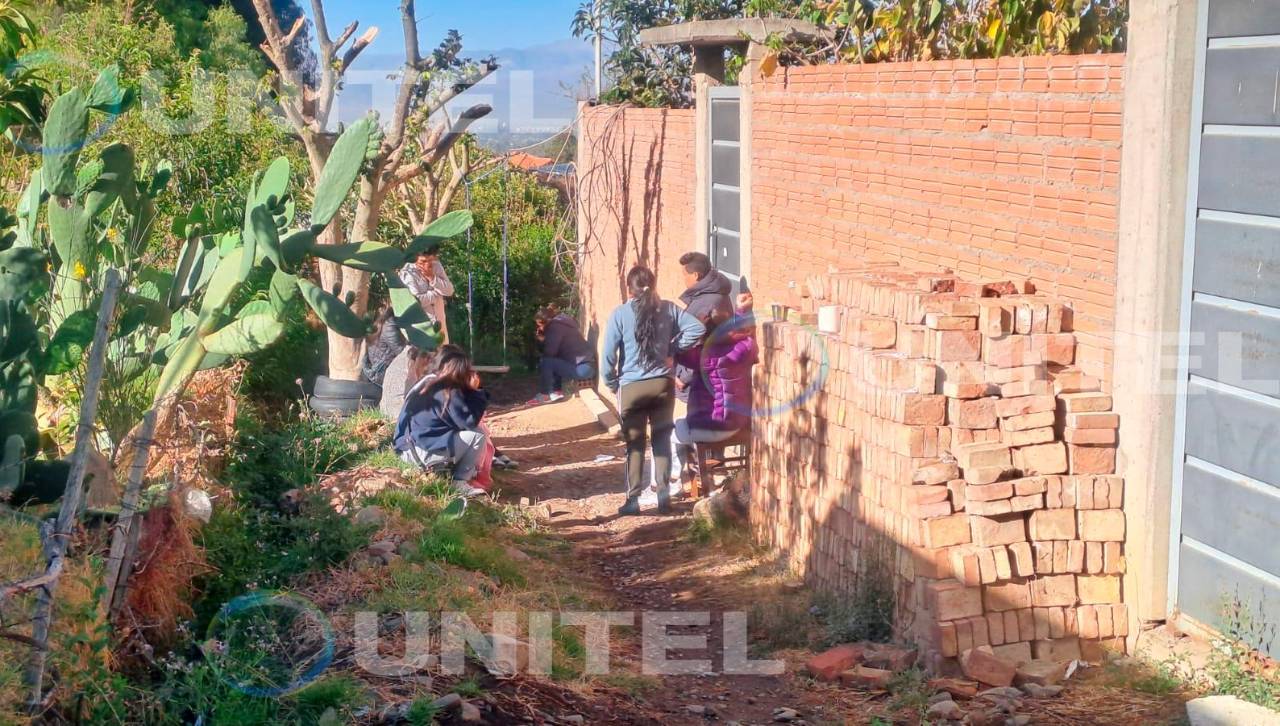 Hallan muerta y con signos de violencia a una mujer de 56 años al interior de su casa