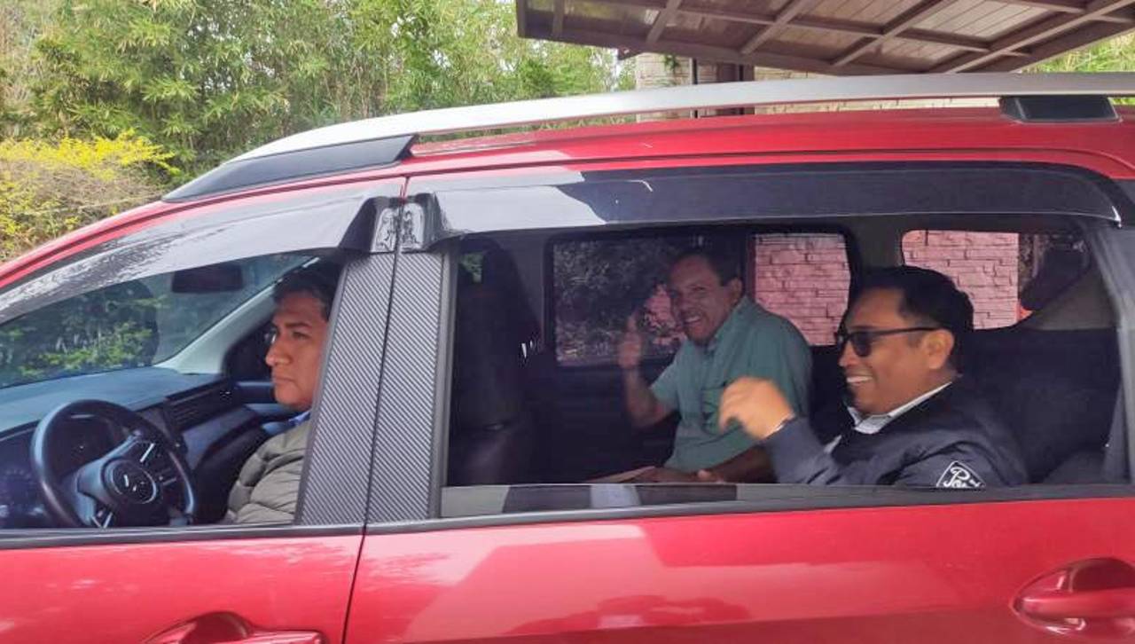 Transporte presiona por alza del pasaje y se reúne con el ministro de Hidrocarburos y YPFB