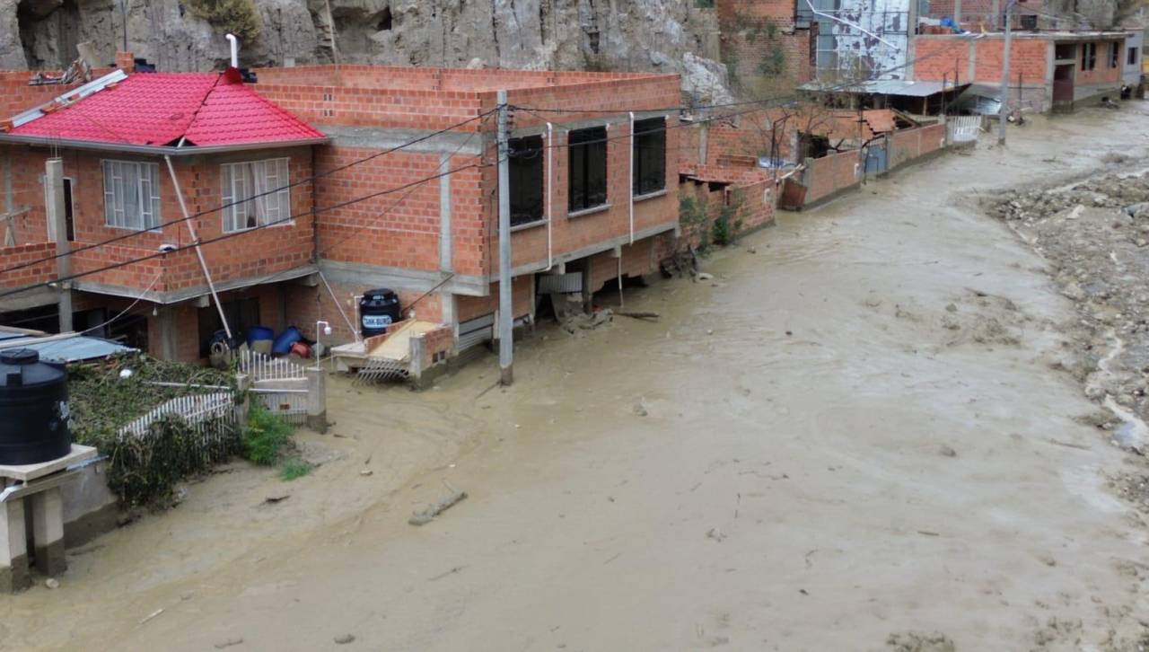 Bajo Llojeta: Autoridades advierten que existe riesgo de más deslizamientos