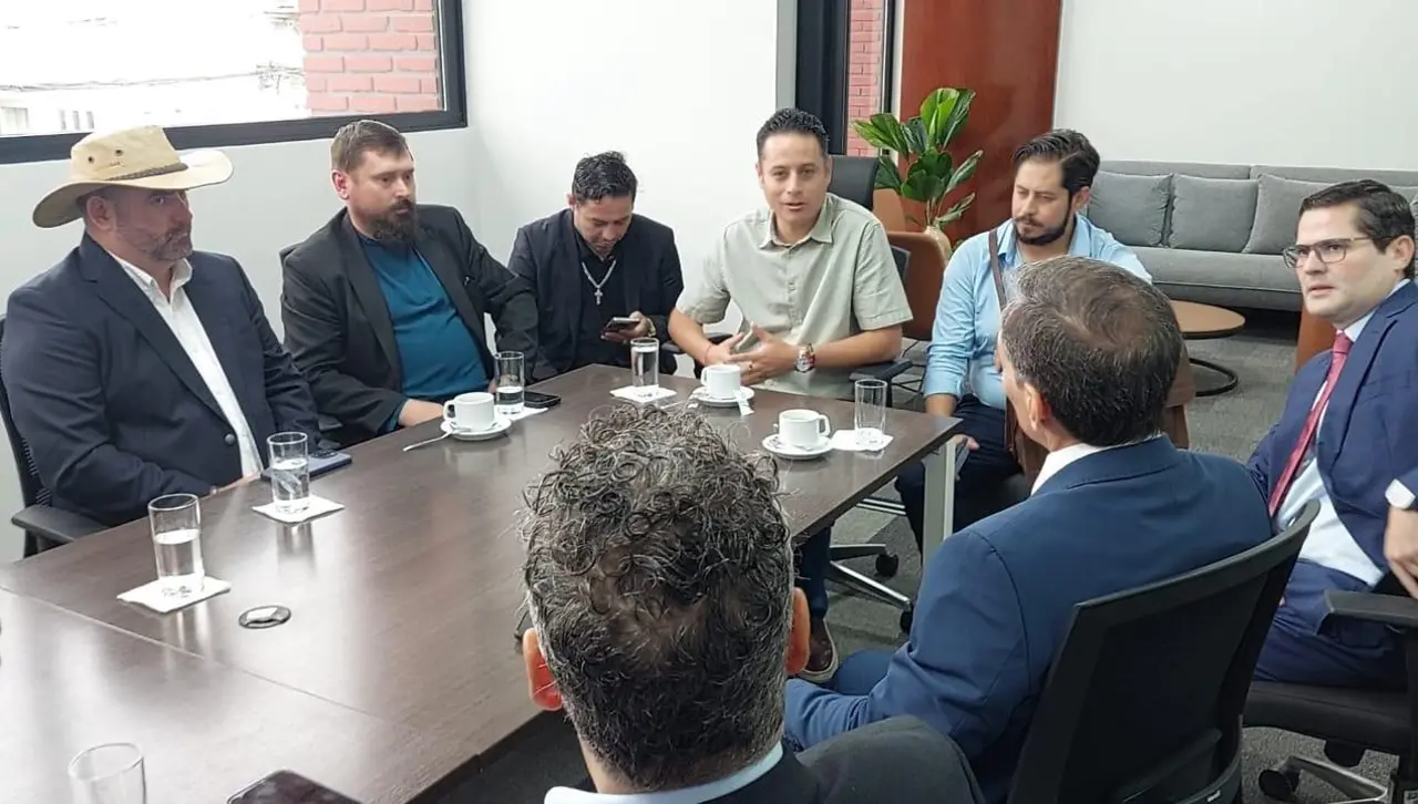 Edmand Lara se reúne con empresarios previo a la cumbre Visión Bolivia 2025