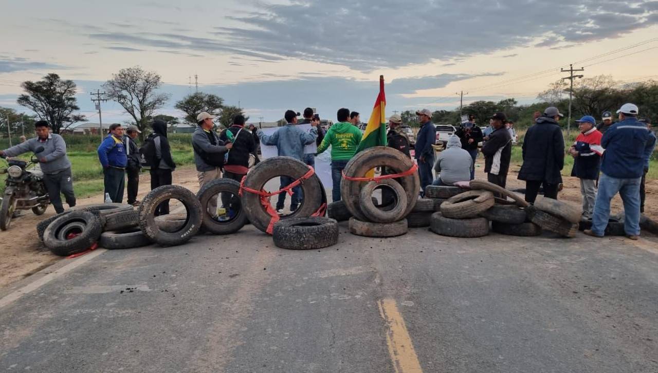 Bloqueos desafían el Estado de excepción en Santa Cruz; no hay paso en San Julián, Yapacaní, Los Troncos y Cuatro Cañadas